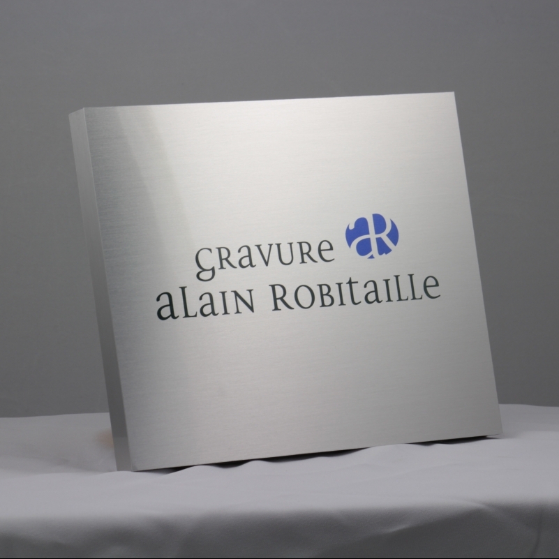Plaque honorifique - aluminium gravé - Lexus - Gravure Alain Robitaille