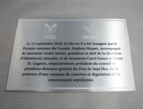 Plaque commémorative – Aluminium imprimé – Port de Sept-Îles