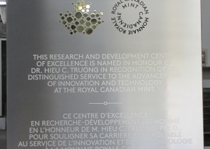 plaque commémorative - aluminium et laiton - Monnaie royale canadienne - vue générale