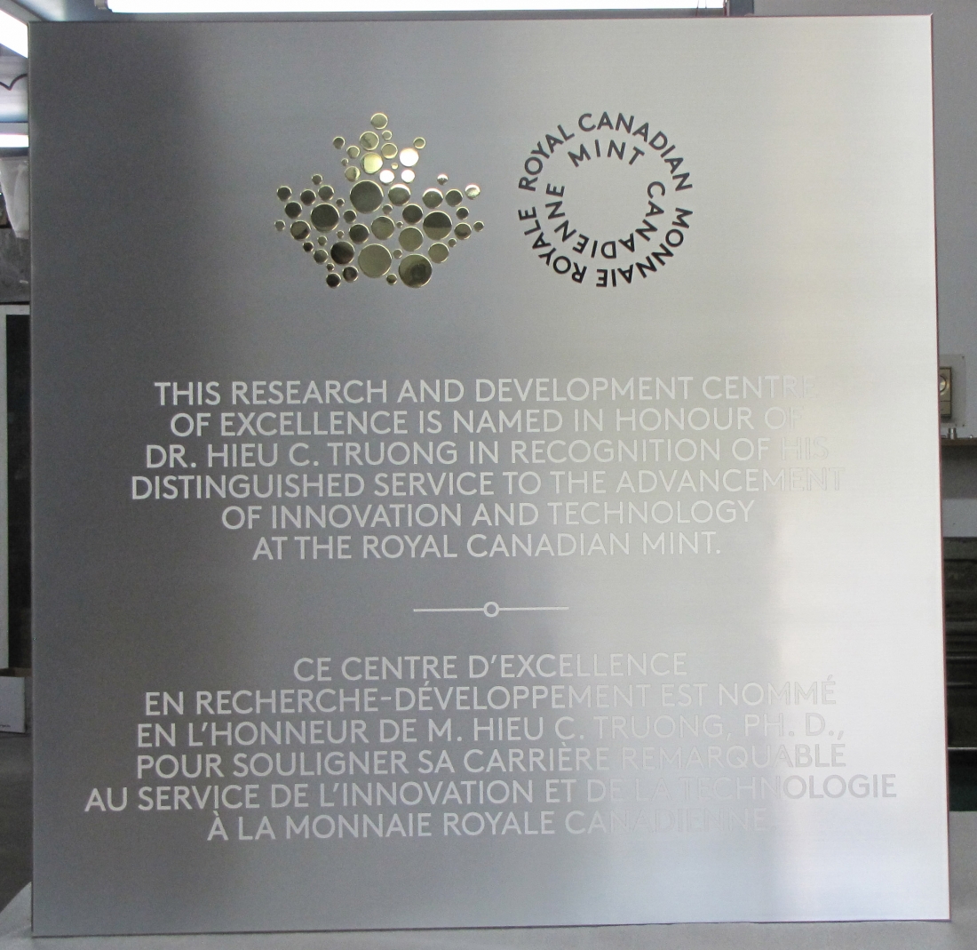 plaque commémorative - aluminium et laiton - Monnaie royale canadienne - vue générale