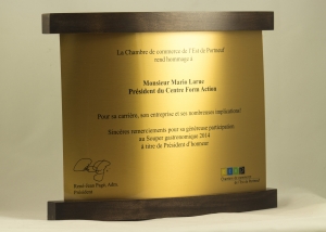 plaque commémorative en merisier et en aluminium imprimé