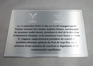 Plaque commémorative – Aluminium imprimé – Port de Sept-Îles