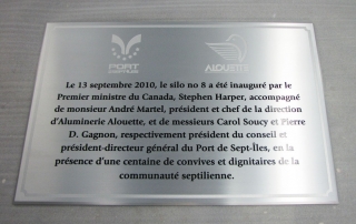 Plaque commémorative – Aluminium imprimé – Port de Sept-Îles