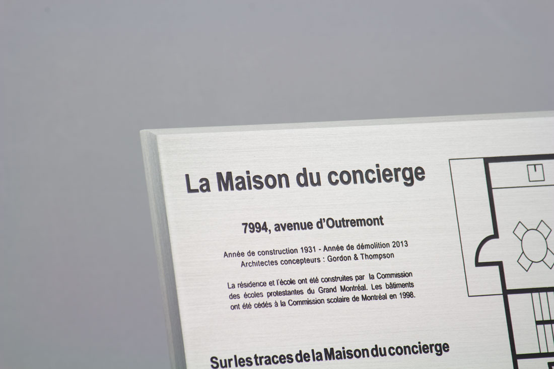 Plaque commémorative – Aluminium imprimé – Commission scolaire de Montréal